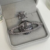 Metāla Saturn Planet ģeometriskā piespraude Sieviešu vienkāršs un moderns kāzu uzvalka aproču aksesuāri