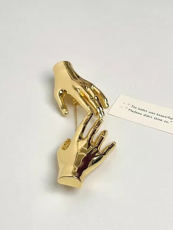 Kshmir Metal Smooth Double Hand-shaped Palm Големи брошки за жени Мъже Уникален пънк креативен костюм Игли Парти бижута Подаръци