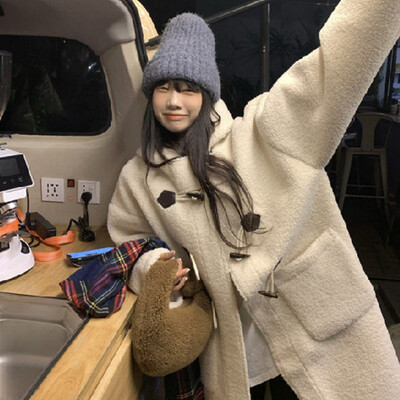 Ikdienas pūkains jēra vilnas garie mēteļi sievietēm silti, vaļīgi ragu kabatas, ciets mētelis sieviešu ziemai, eleganti eleganti ielas apģērbi