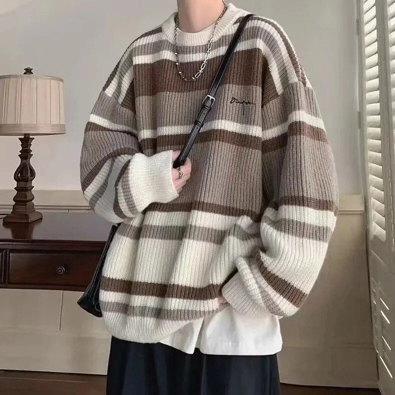 Moderns svītrains džemperis ar apaļu kakla apkakli vīriešiem rudens ziemas biezināts trikotāžas tops ikdienišķa stila brīvi pieguļošs dīkstāves stila pāra apģērbs