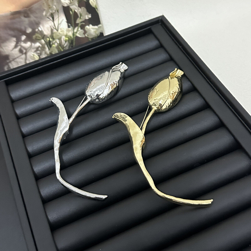 Jauna modes salda temperamenta sakausējuma INS tulpju ziedu sakta sieviešu ballītēm kāzu rotaslietas