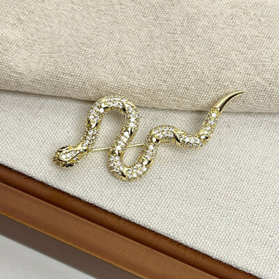 Модни бижута Сладък темперамент Метални брошки във формата на змия за жени Парти подаръци Деликатен дизайн Аксесоари Горещи продавани