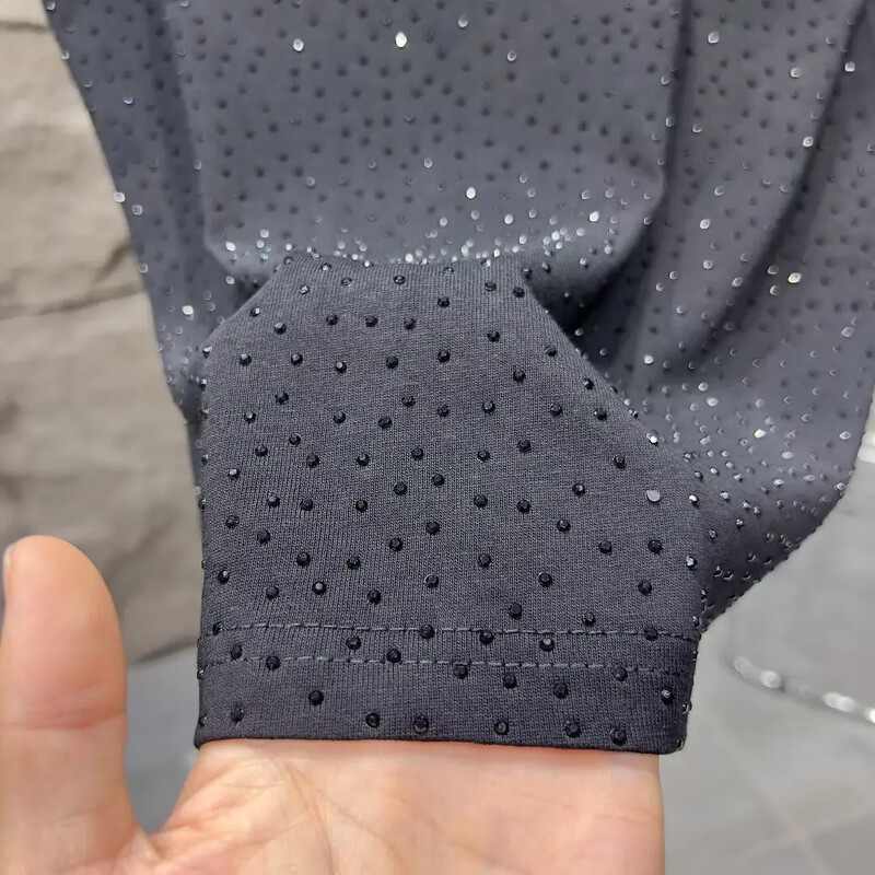 Moderns, moderns vīriešu t-krekls ar īsām piedurknēm ar nišas dimantu izrotātiem augstas klases apaļa kakla izgriezumiem ar puspiedurknēm vasaras pāra T-krekls