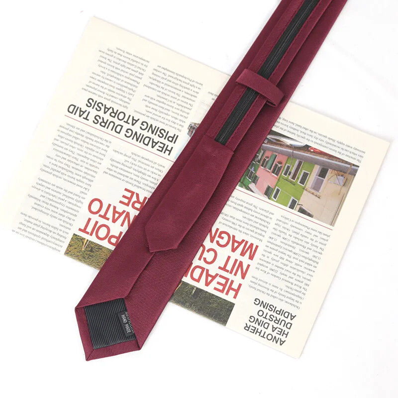 Jauna unisex cieta kaklasaite ar rāvējslēdzēju