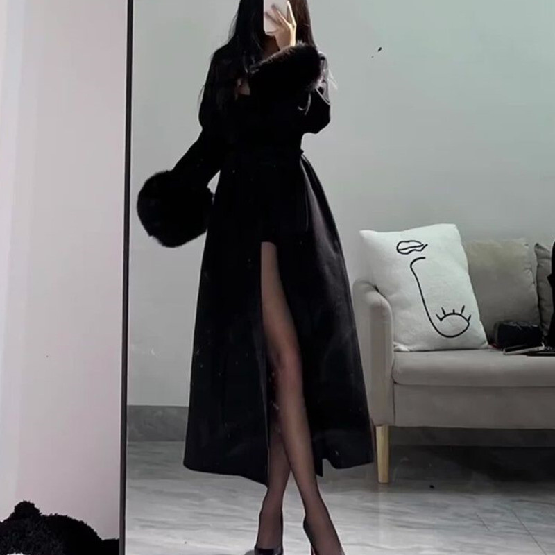 Ziemas vidēja līdz gara pūkains melns tvīda mētelis ar izplūdušām aprocēm, vaļīgs viduklis, augstas klases vilnas mētelis, daudzpusīga jaka sievietēm