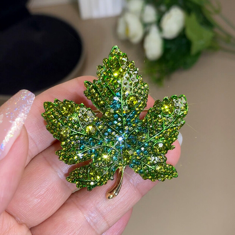 Novi emajlirani broševi od javorovog lišća s plavim kamenčićima za žene Luksuzni dizajn Vintage metalni ležerni uredski broš Igla Party vjenčani dar