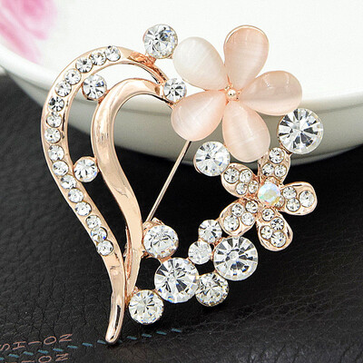 Eleganti dzirkstoši kalnu kristāla dekoratīvi dobi mīlestības sirds formas piespraudes piespraudes Eleganti apģērbu aksesuāri sievietēm un meitenēm