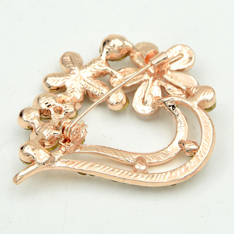 Eleganti dzirkstoši kalnu kristāla dekoratīvi dobi mīlestības sirds formas piespraudes piespraudes Eleganti apģērbu aksesuāri sievietēm un meitenēm