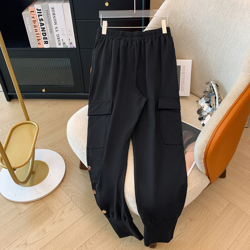 Pavasara un rudens sieviešu lielizmēra melnas ikdienas bikses brīvas elastīgas jostasvietas cargo deviņu ceturtdaļu bikses 2024 jaunas lielas kabatas bikses