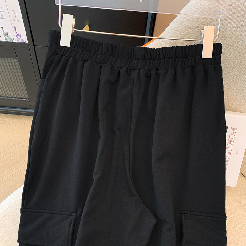 Pavasara un rudens sieviešu lielizmēra melnas ikdienas bikses brīvas elastīgas jostasvietas cargo deviņu ceturtdaļu bikses 2024 jaunas lielas kabatas bikses