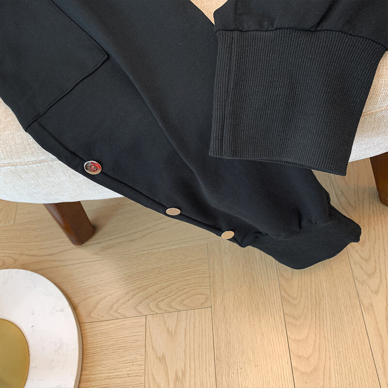 Pavasara un rudens sieviešu lielizmēra melnas ikdienas bikses brīvas elastīgas jostasvietas cargo deviņu ceturtdaļu bikses 2024 jaunas lielas kabatas bikses