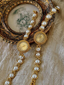 1 парче злато Френска мода и елегантна дамска перлена каишка Дамски кварцов часовник Palace Retro Bohemian Style 30m водоустойчив кръгъл дамски кварцов часовник, подходящ за ежедневно носене, ваканционно парти и други поводи