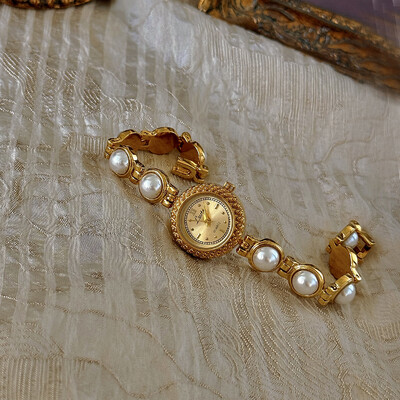 1 парче злато Френска мода и елегантна дамска перлена каишка Дамски кварцов часовник Palace Retro Bohemian Style 30m водоустойчив кръгъл дамски кварцов часовник, подходящ за ежедневно носене, ваканционно парти и други поводи