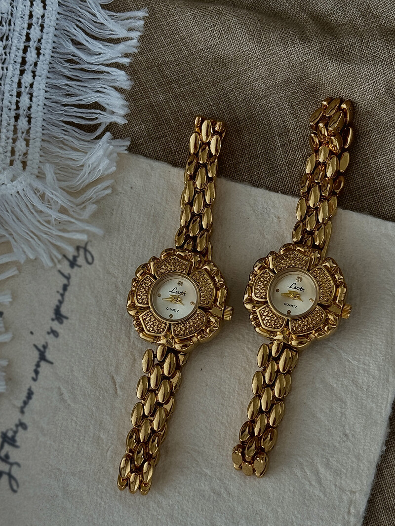 1 брой френски златен ретро дамски часовник Camellia, изискан, елегантен, персонализиран, модерен, елегантен водоустойчив дамски кварцов часовник, подходящ за ежедневно носене, декоративна китка за парти ваканция