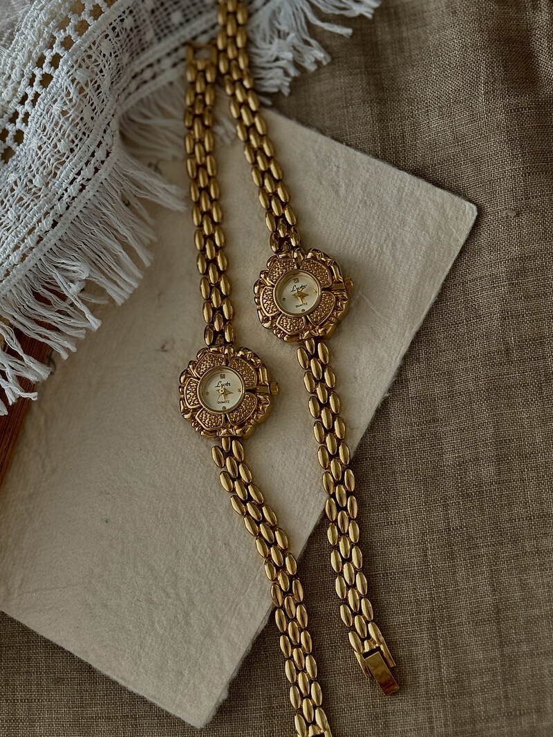 1 брой френски златен ретро дамски часовник Camellia, изискан, елегантен, персонализиран, модерен, елегантен водоустойчив дамски кварцов часовник, подходящ за ежедневно носене, декоративна китка за парти ваканция