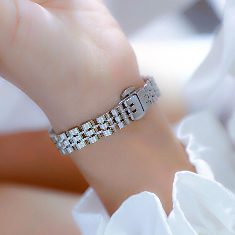 Sieviešu pulksteņi Modes augstas kvalitātes retro ādas siksniņas kvarca pulkstenis sievietēm ar mazu kvadrātveida ciparnīcu Sieviešu ūdensizturīgs pulkstenis