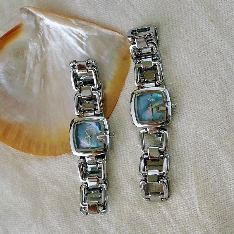 1 gab sieviešu elegants augstākās klases modes luksusa kvarca pulkstenis, nerūsējošā tērauda siksniņa, kalnu kristāls un perlamutra ciparnīca, dobs dizains