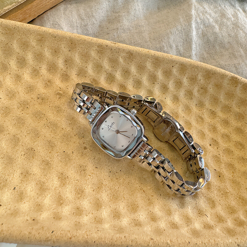 1kom novodošli, čvrsti remen od nehrđajućeg čelika, ležeran, jednostavan, moderan, vodootporan, mini kvadratni ženski kvarcni sat s ružičastim zlatom