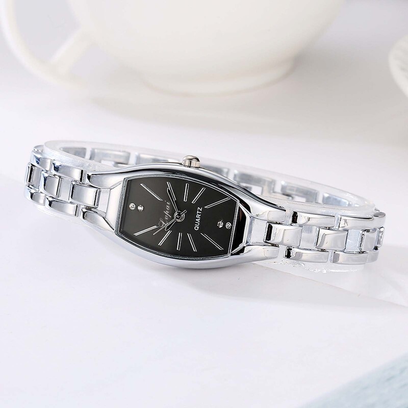 Ретро кварцов часовник Дамски елегантен часовник с шипове с диаманти Моден луксозен стоманен колан Ръчен часовник Красиви подаръци Ежедневни часовници