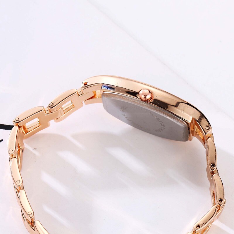 Ретро кварцов часовник Дамски елегантен часовник с шипове с диаманти Моден луксозен стоманен колан Ръчен часовник Красиви подаръци Ежедневни часовници