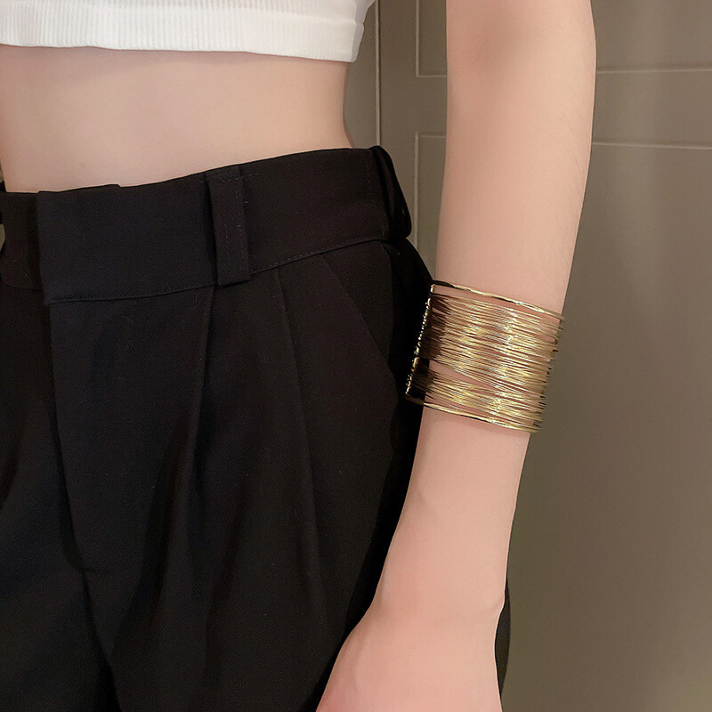 Bandă de braț cu mai multe straturi cu deschidere din metal Brățări noi pentru femei Europa și America Personalitate creativă exagerată Bijuterii stil rece