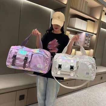 Holographic Glamour Duffel Bag - Ευρύχωρη, κομψή μπλούζα ώμου με θήκη παπουτσιών για άνετες αποδράσεις το Σαββατοκύριακο -