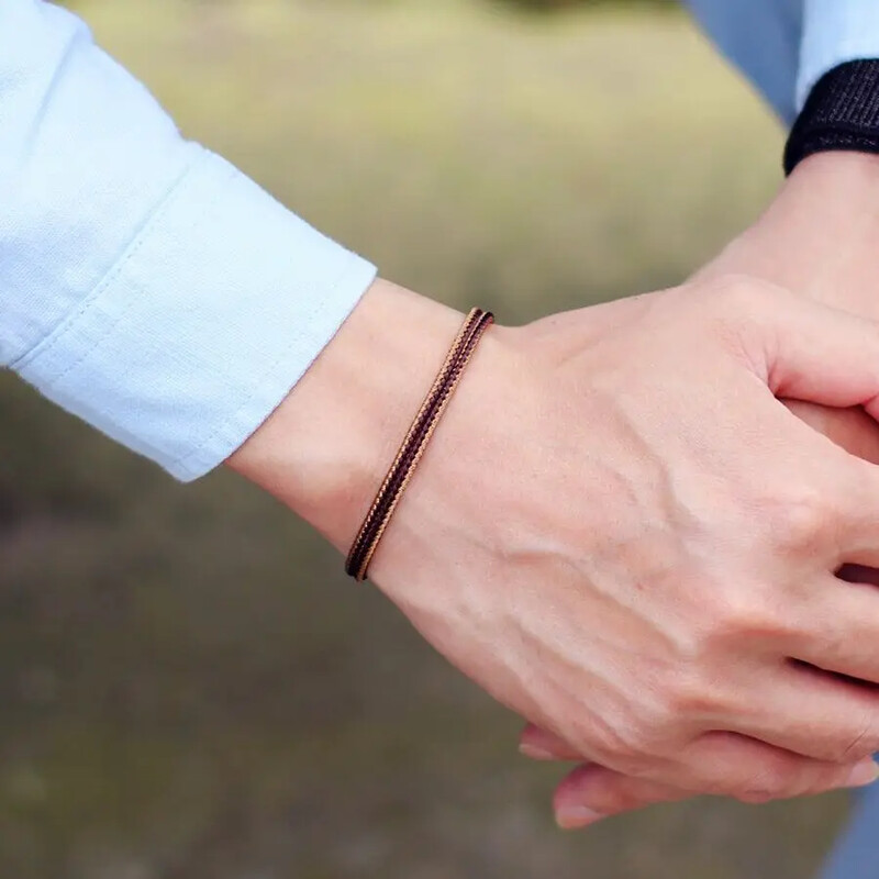 Minimālisma rokām darināta rokassprādze ar etniskā stila unisex ar augstas kvalitātes virvēm, kas lieliski piemērota kā dāvana ģimenes draugiem pulseria