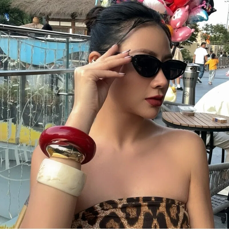 Vintage metalna široka narukvica Akrilna geometrijska nepravilna narukvica od smole za žene Modni nakit