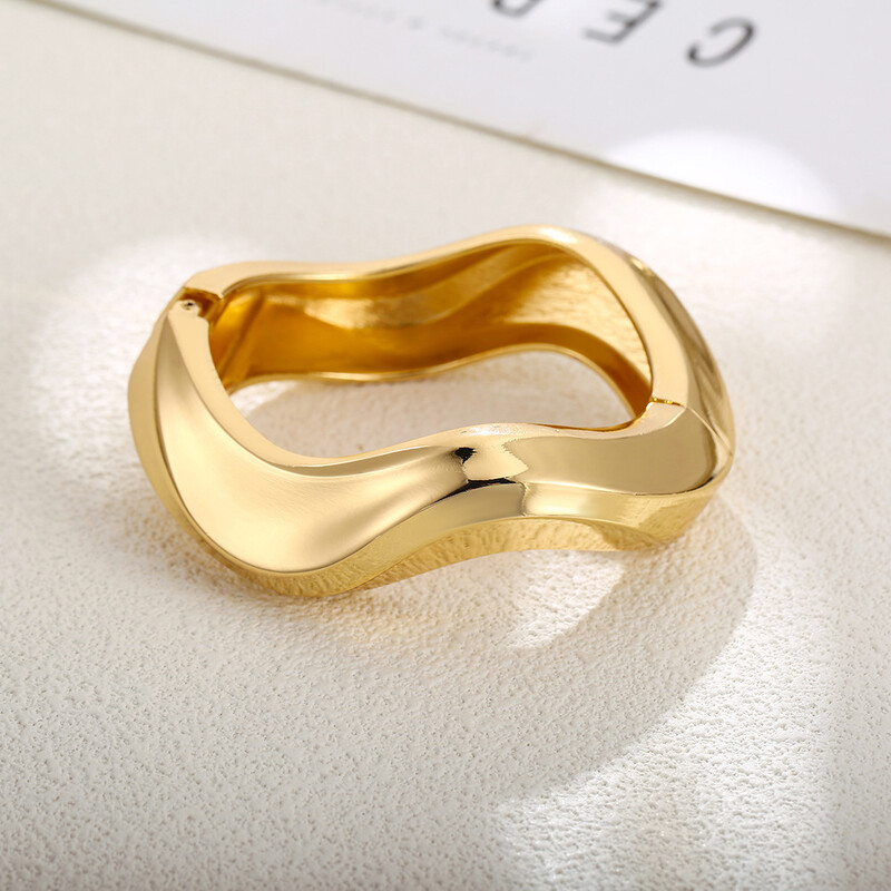 Vintage nepravilne akrilne zdepaste narukvice od smole za žene Preuveličane geometrijske metalne narukvice s privjescima Nakit za zabave Pokloni