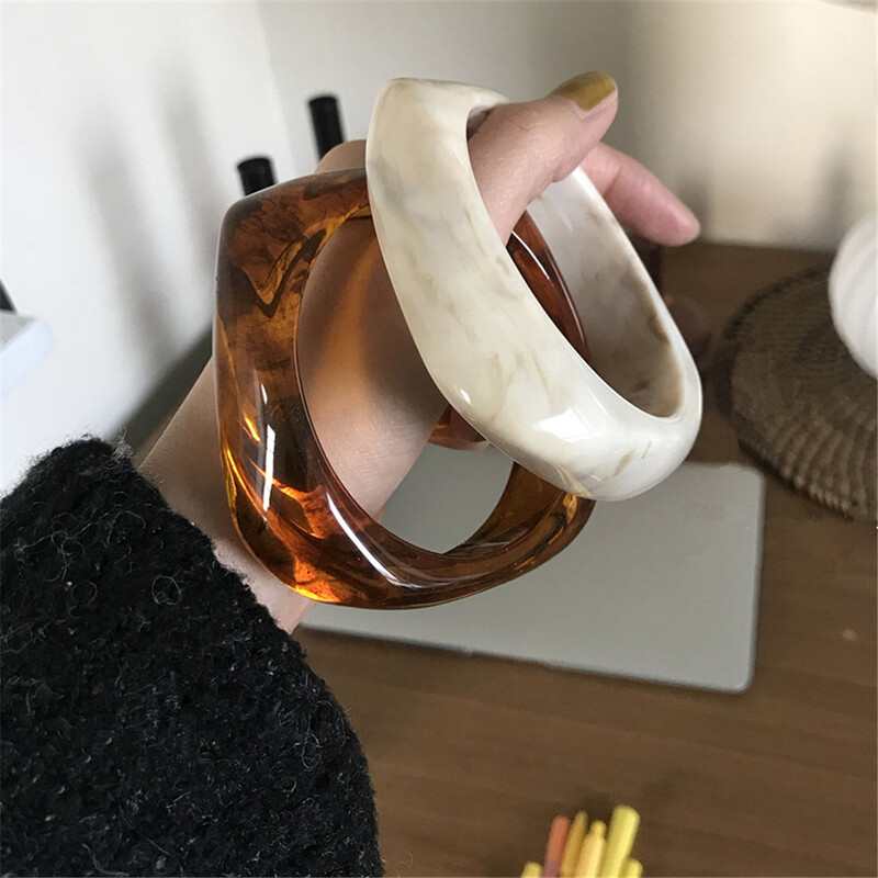 2021. G. JAUNA Vintage daudzkrāsu sveķu akrila ģeometriska neregulāra kvadrātveida apaļa rokassprādze vienkārša stila rokassprādze sievietēm rotaslietas