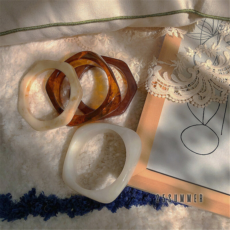 2021. G. JAUNA Vintage daudzkrāsu sveķu akrila ģeometriska neregulāra kvadrātveida apaļa rokassprādze vienkārša stila rokassprādze sievietēm rotaslietas