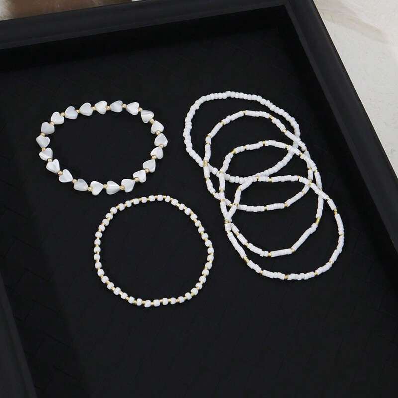 6gab. Smalku baltu pērlīšu sirds un apvalka komplekts ar rokām darinātām fāzēm elastīgām daudzslāņu rokassprādzēm Valentīna dāvanai B082