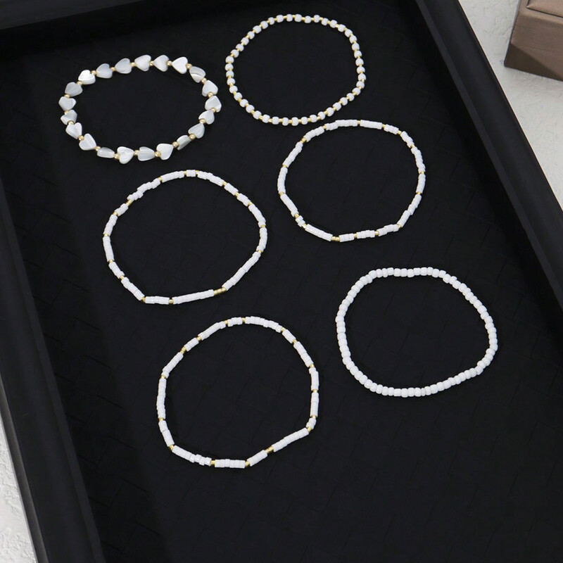 6gab. Smalku baltu pērlīšu sirds un apvalka komplekts ar rokām darinātām fāzēm elastīgām daudzslāņu rokassprādzēm Valentīna dāvanai B082