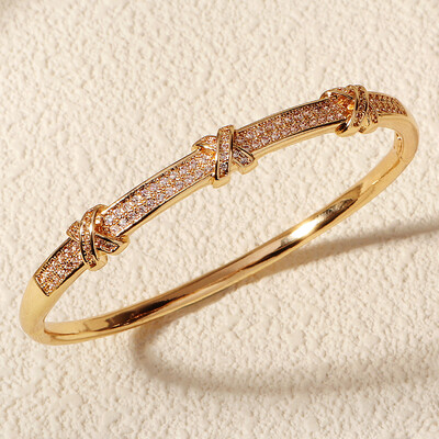 Cupru cu deschidere cu zirconiu Brățară simplă la modă pentru femei Bijuterii din oțel inoxidabil pentru femei la modă Cadouri de vacanță pentru prietene