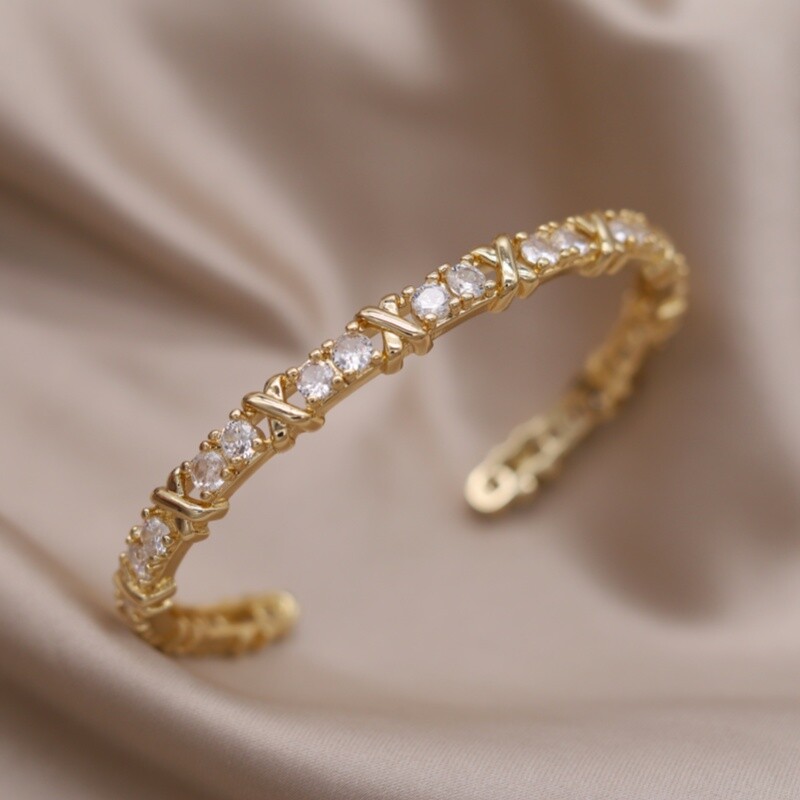 2024. Francuski modni nakit novog dizajna dvobojno obloženo cirkonsko slovo X narukvica s otvaranjem elegantni ženski svakodnevni radni pribor