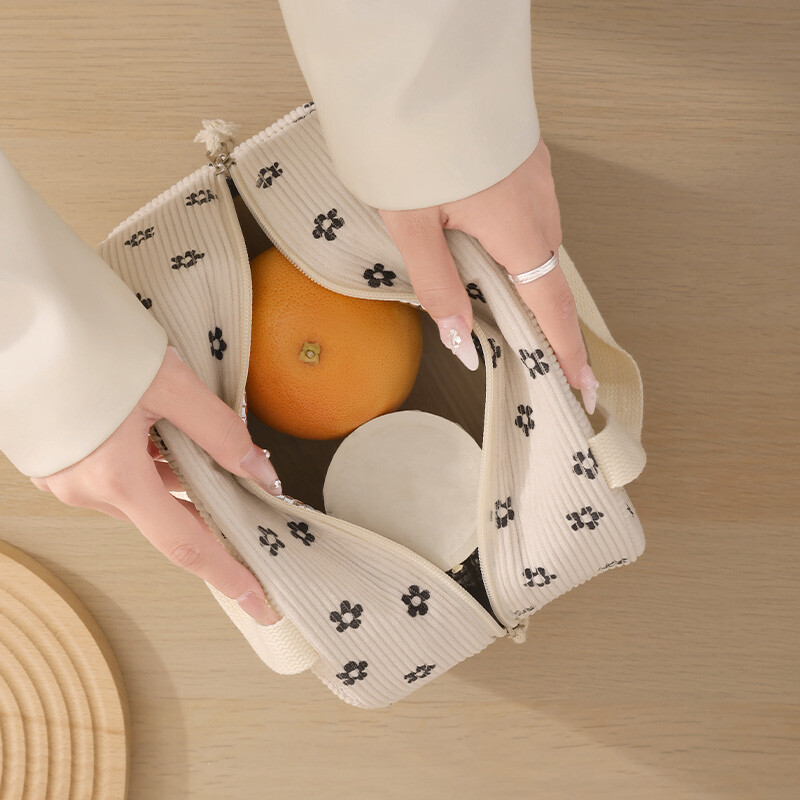 Torba za ručak Samtana toplinska izolacija Kutija za ručak Uzorak jagoda Ručna torbica za ručak Višenamjenska ženska rashladna torba za piknik