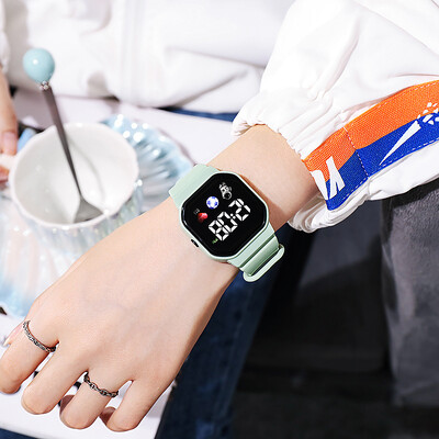 Детски часовник Спортни LED цифрови часовници Футболна силиконова каишка Водоустойчив електронен ръчен часовник за деца Момчета Момичета Подаръци