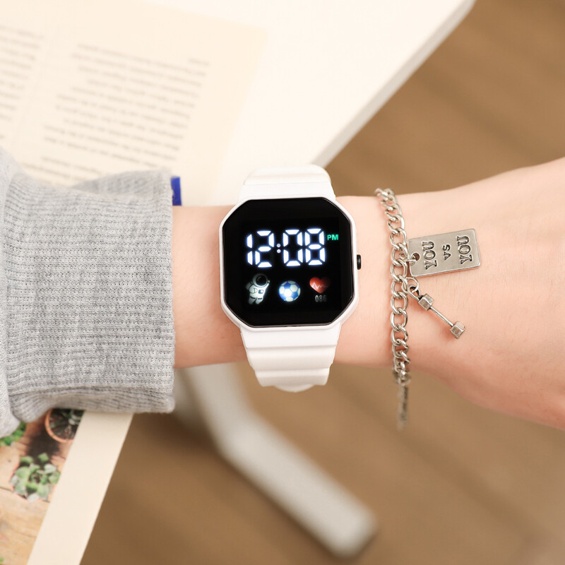 Детски часовник Спортни LED цифрови часовници Футболна силиконова каишка Водоустойчив електронен ръчен часовник за деца Момчета Момичета Подаръци