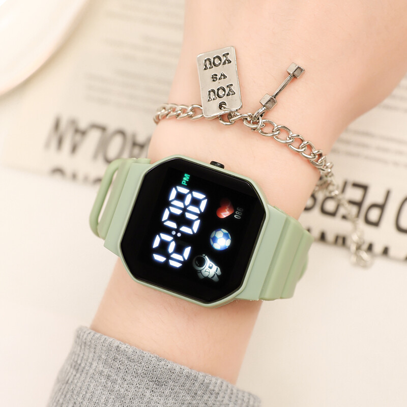 Детски часовник Спортни LED цифрови часовници Футболна силиконова каишка Водоустойчив електронен ръчен часовник за деца Момчета Момичета Подаръци