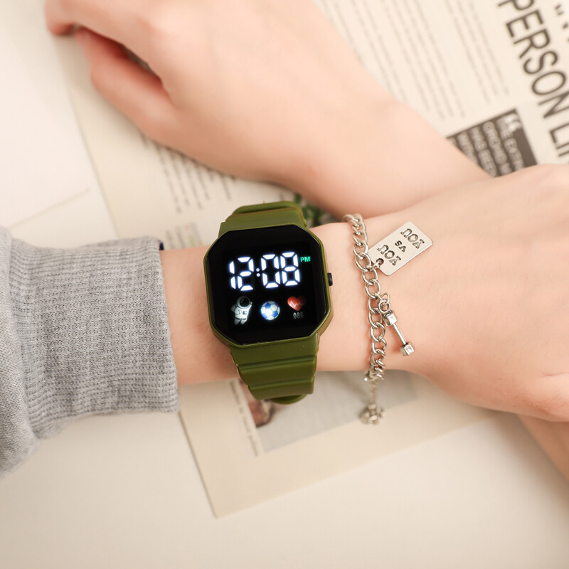 Детски часовник Спортни LED цифрови часовници Футболна силиконова каишка Водоустойчив електронен ръчен часовник за деца Момчета Момичета Подаръци