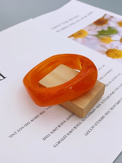 Модна и смела акрилна гривна с мраморен модел за дамско ежедневно облекло и гривни за партита за жени