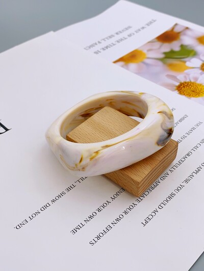 Модна и смела акрилна гривна с мраморен модел за дамско ежедневно облекло и гривни за партита за жени