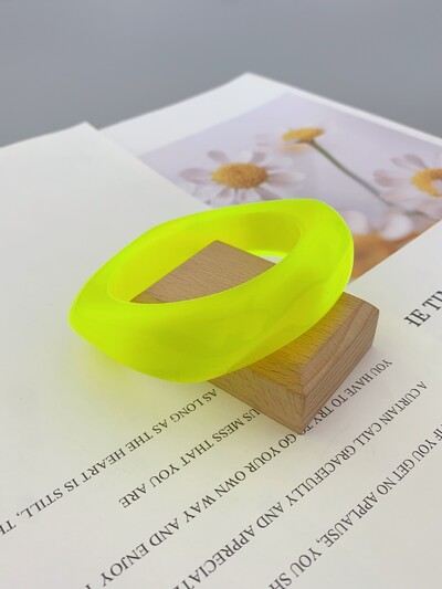 Модна и смела акрилна гривна с мраморен модел за дамско ежедневно облекло и гривни за партита за жени