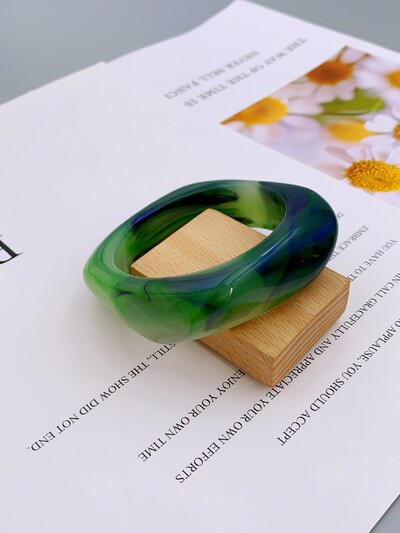 Модна и смела акрилна гривна с мраморен модел за дамско ежедневно облекло и гривни за партита за жени