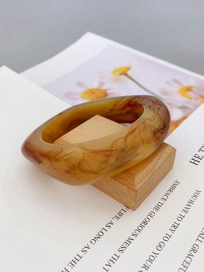 Модна и смела акрилна гривна с мраморен модел за дамско ежедневно облекло и гривни за партита за жени