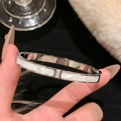 1 bucată brățară din oțel titan argint, stil clasic la modă, brățară din oțel inoxidabil, încrustată cu zircon, pentru ținute zilnice pentru femei