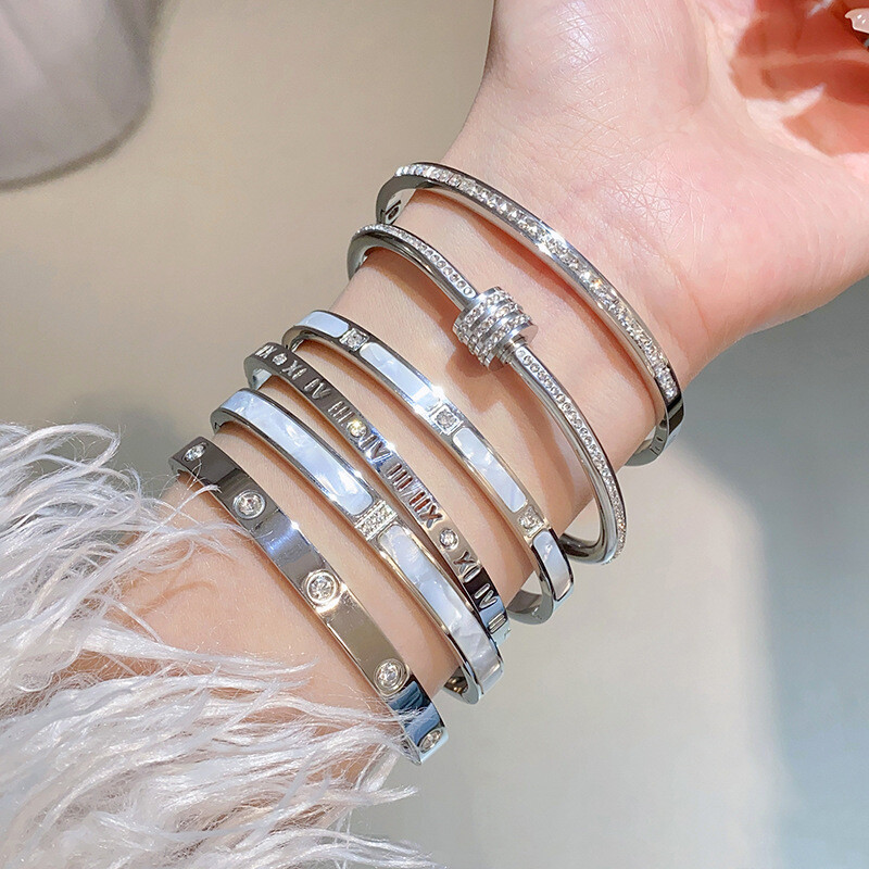 1 bucată brățară din oțel titan argint, stil clasic la modă, brățară din oțel inoxidabil, încrustată cu zircon, pentru ținute zilnice pentru femei