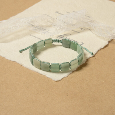 Ručno izrađene četvrtaste kamene narukvice - elegantne pastelne i zemljane nijanse s podesivim pletenim kablom za cjelodnevnu udobnost i stil