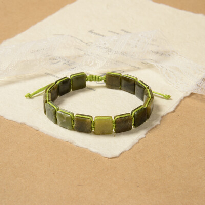 Ručno izrađene četvrtaste kamene narukvice - elegantne pastelne i zemljane nijanse s podesivim pletenim kablom za cjelodnevnu udobnost i stil