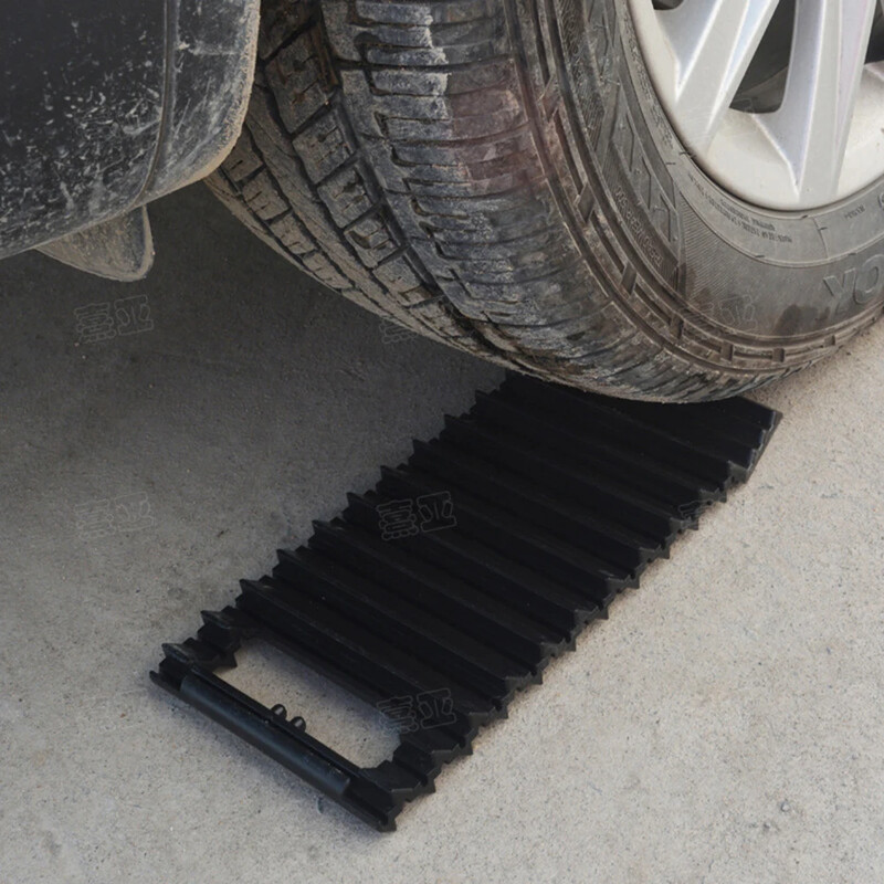 1 vnt Automobilių sniego pabėgimo lenta Sniego gelbėjimosi neslystantis kilimėlis Automobilyje montuojamas sniego kastuvas Padangų trinkelė Padangos rampa Neslystantis kamštis